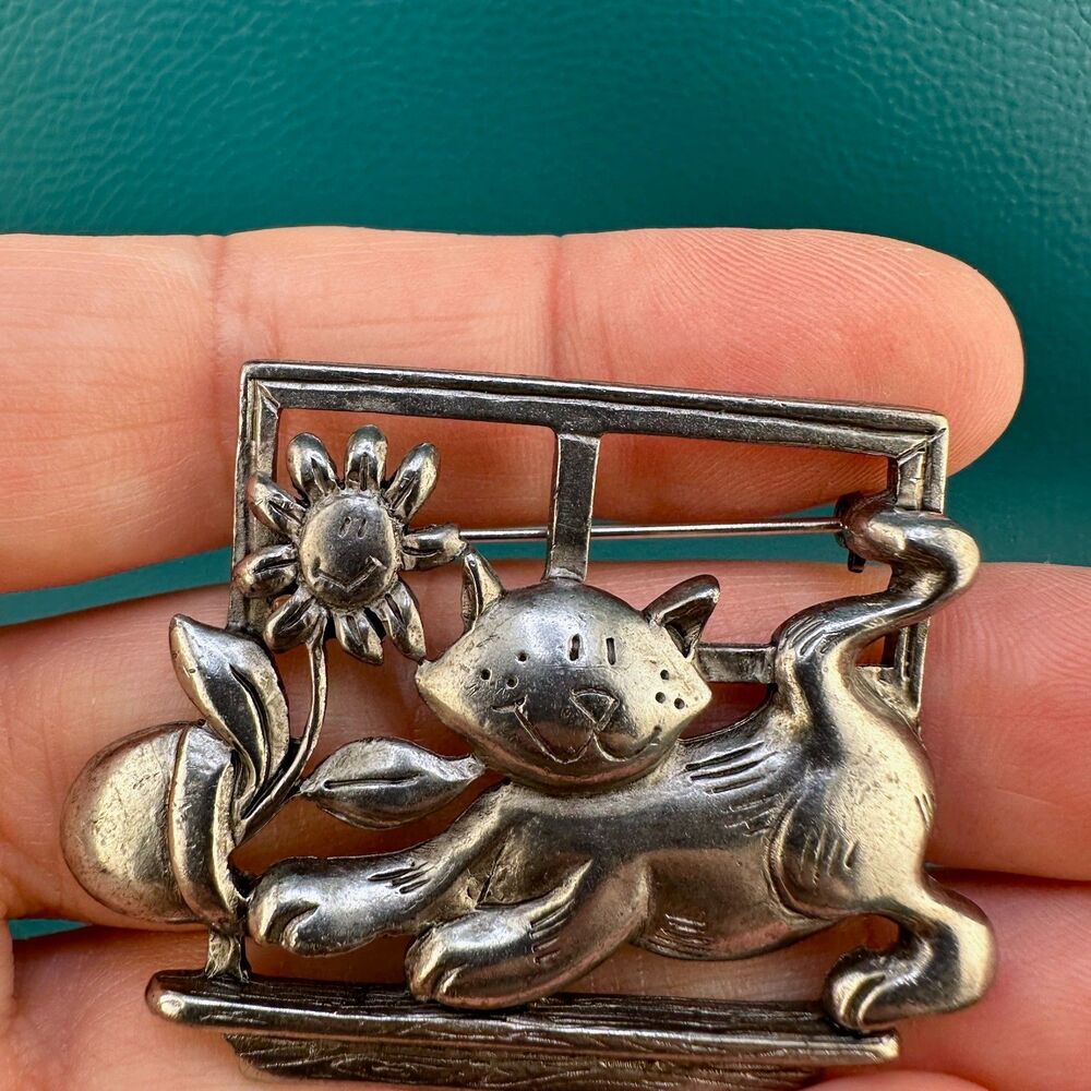Vintage Cat Brooch Pin Lot Silver Tone Sitting on Windowsill Bench Watching TV - Picture 8 of 11